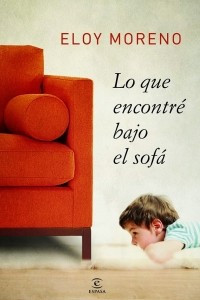 Книга Lo que encontre bajo el sofa