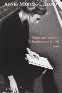 Книга Entre mes mains le bonheur se faufile